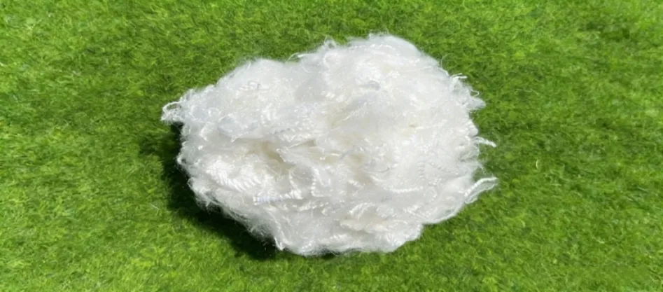 A poliészter természetes rost?